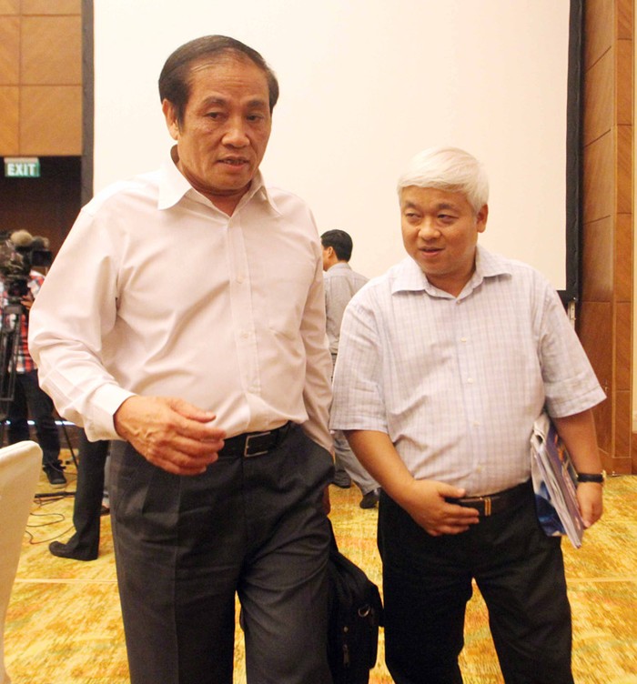 Chủ tịch VFF Nguyễn Trọng Hỷ (trái) cũng rất nể trọng bầu Kiên cũng như những phát ngôn, hành động có ích cho bóng đá Việt Nam của ông bầu tóc bạc này. (Ảnh VSI)